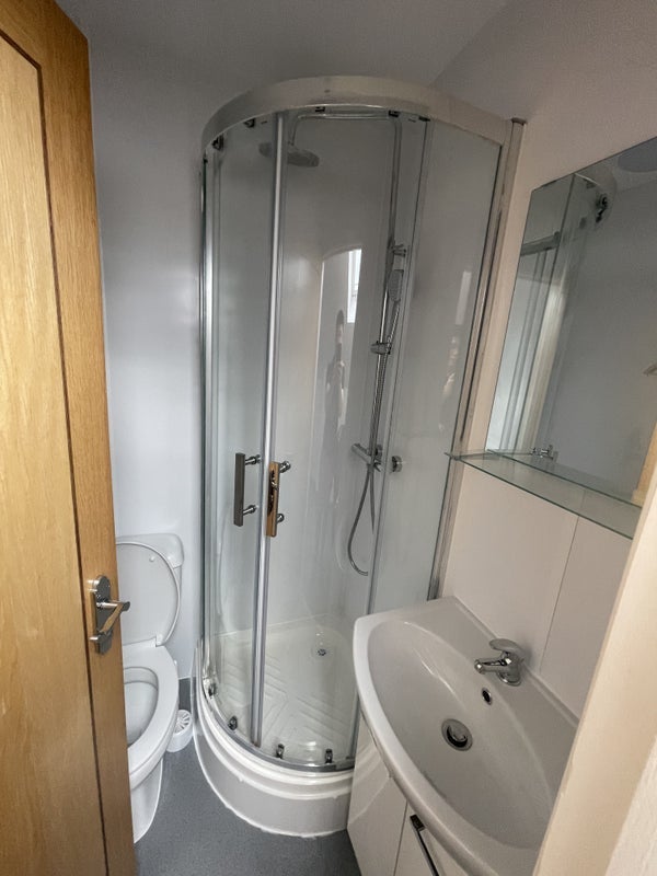 Room Putney Road in Leicester