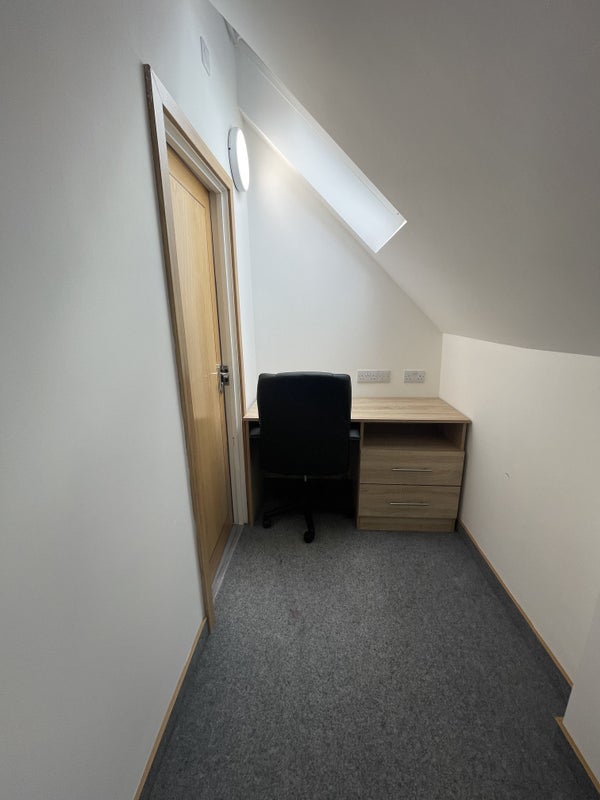 Room Putney Road in Leicester