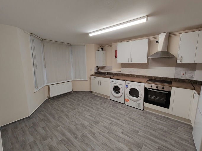 Flat Thornfield Road in Greater London