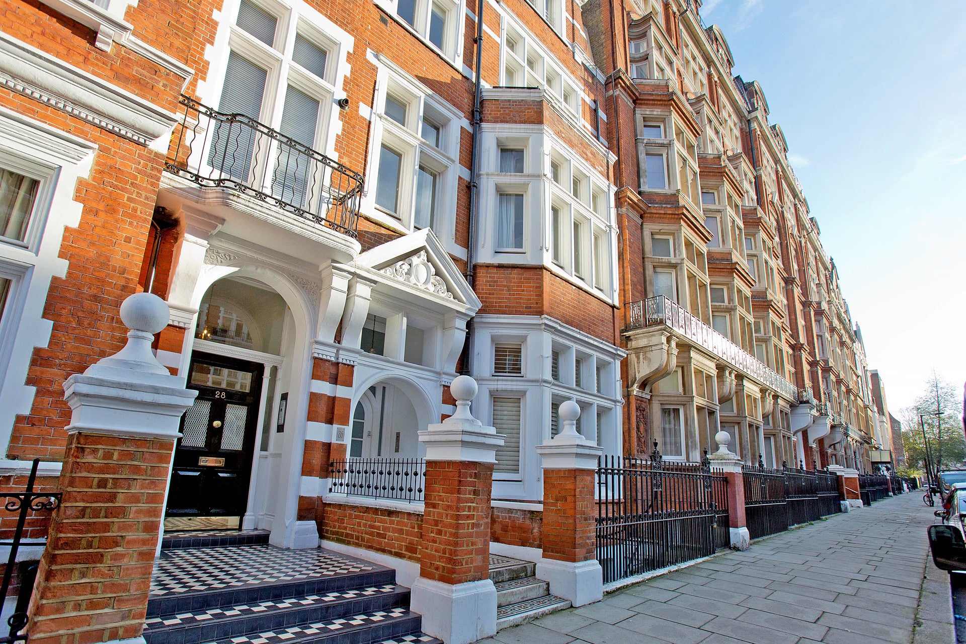 Flat Palace Court in City of Westminster