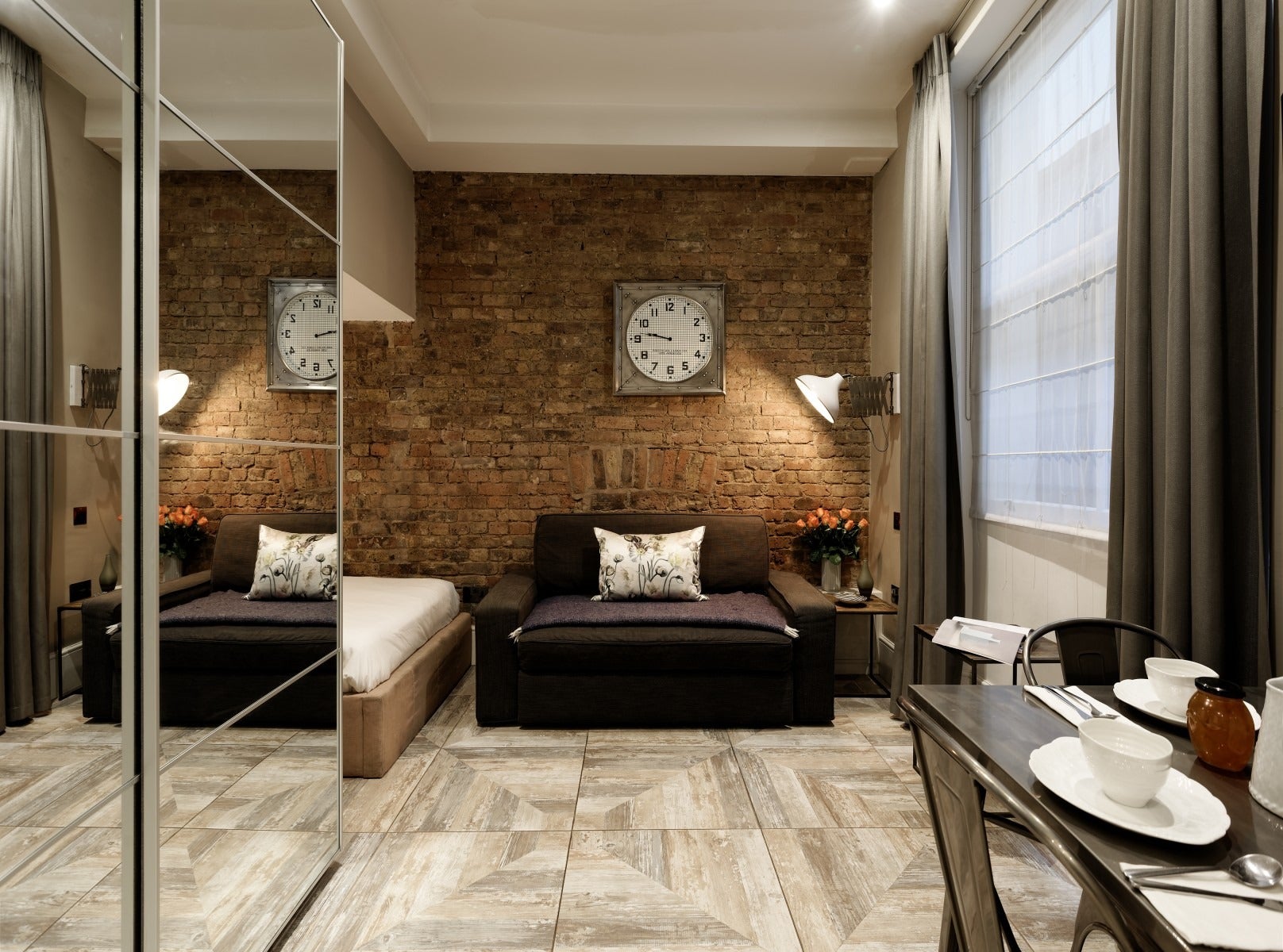 Flat Linden Gardens in Greater London