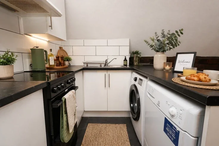 Flat Connaught Road in Cardiff