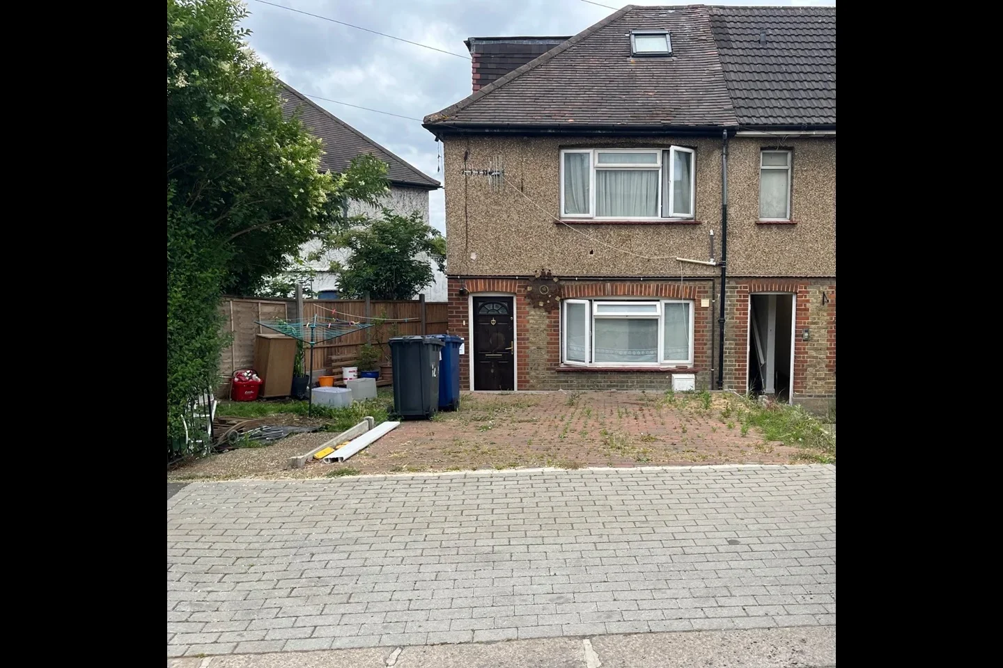 Flat Clitterhouse Road in Greater London