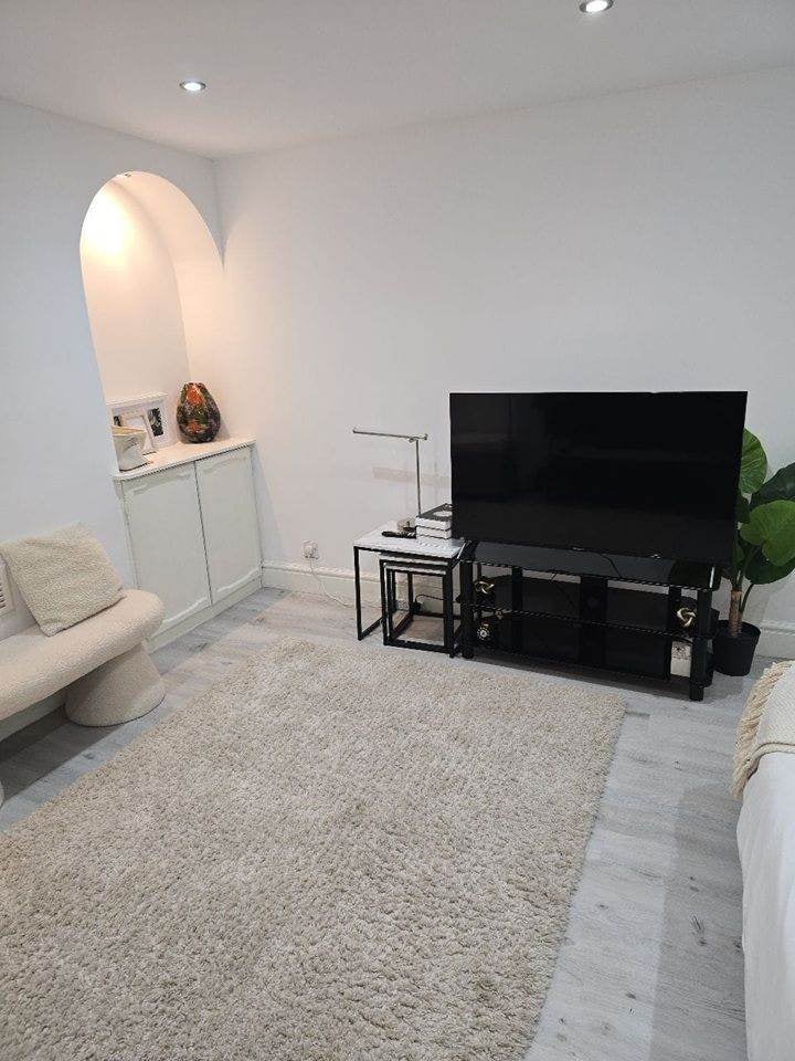 Flat Harwill Crescent in Nottingham