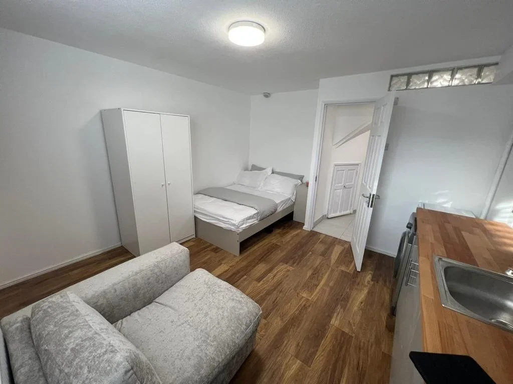 Flat Meadow Close in Greater London