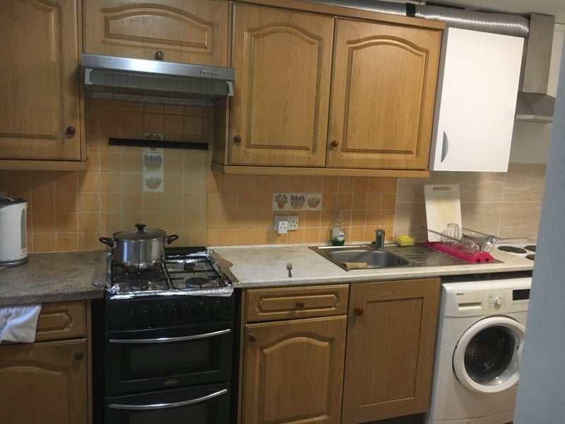 Flat Pentelow Gardens in Greater London