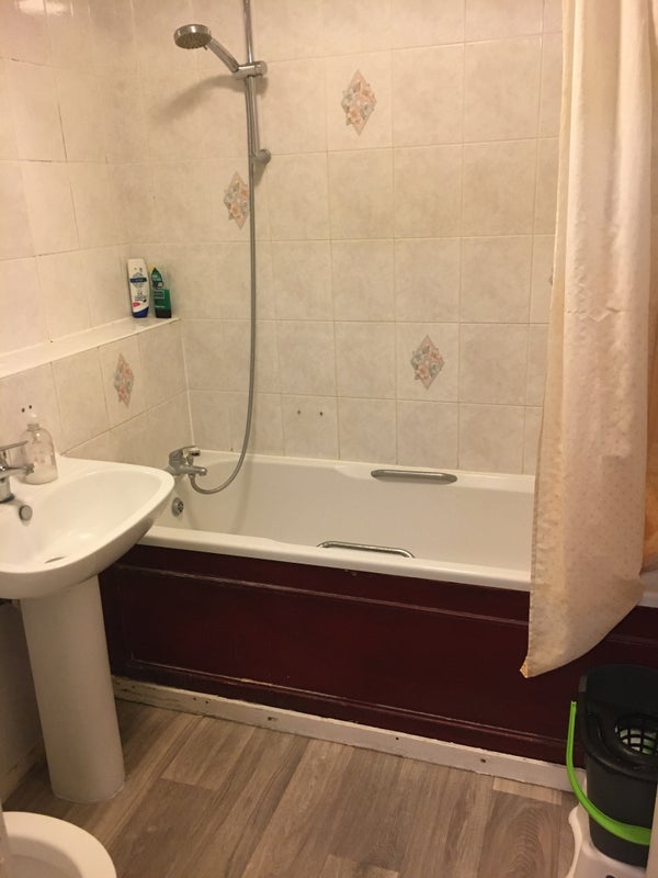 Flat Pentelow Gardens in Greater London