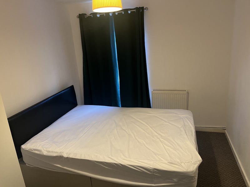 Flat Pentelow Gardens in Greater London