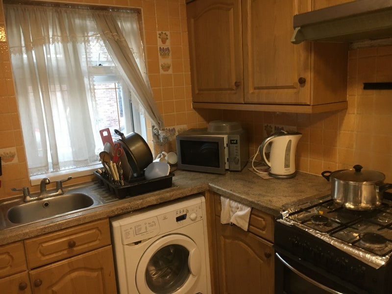 Flat Pentelow Gardens in Greater London