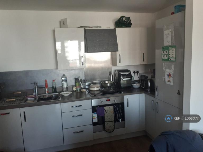 Room Smithy Lane in Greater London