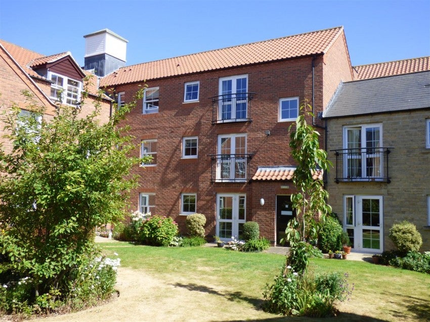 Flat Orchard Court in Romanby
