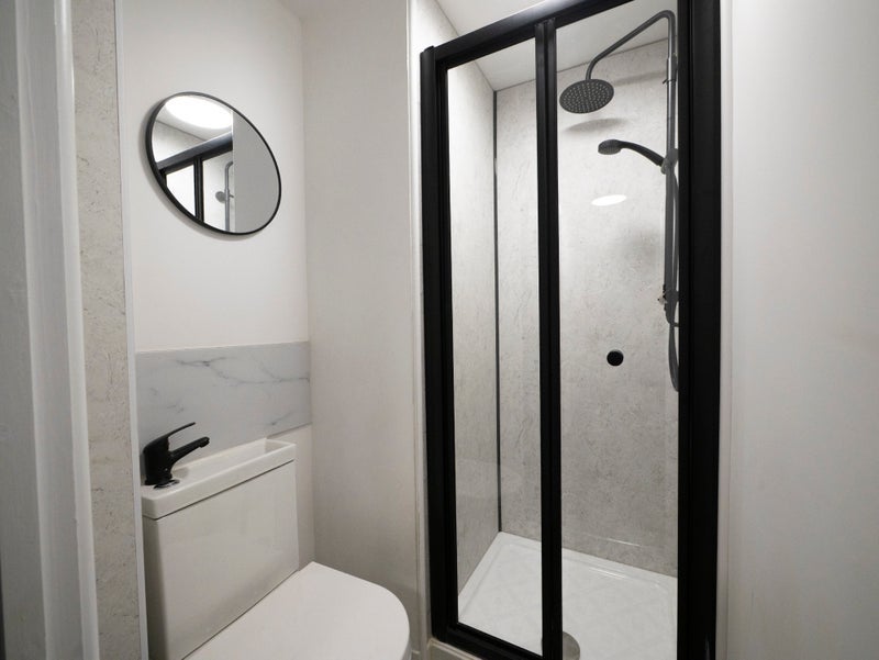 Room Bath Road in Bristol