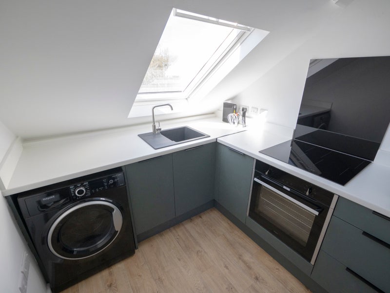 Room Bath Road in Bristol