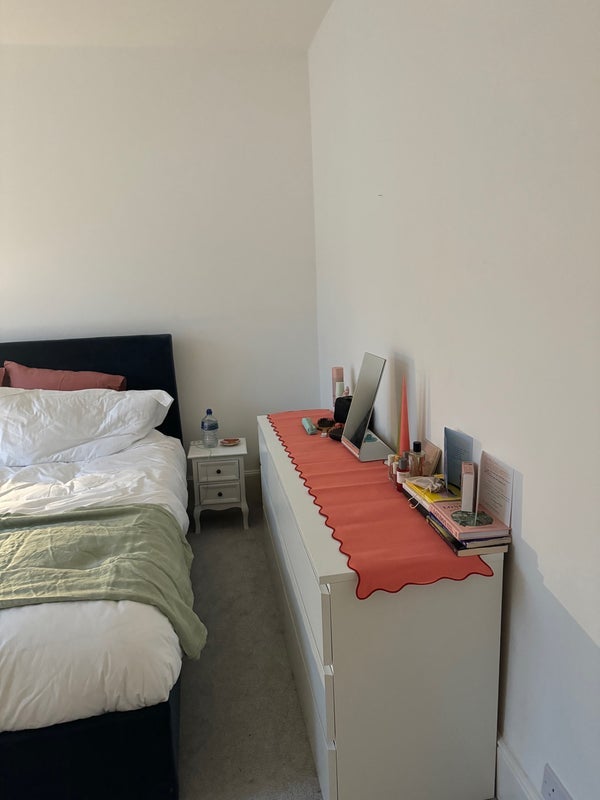 Room Petley Road in Greater London