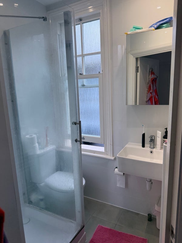 Room Petley Road in Greater London