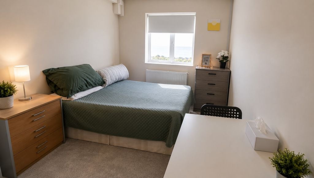 Room St Edmunds Close in Greater London