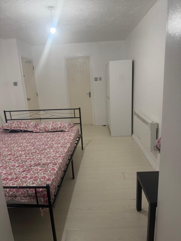 Room Southbridge Road in Greater London