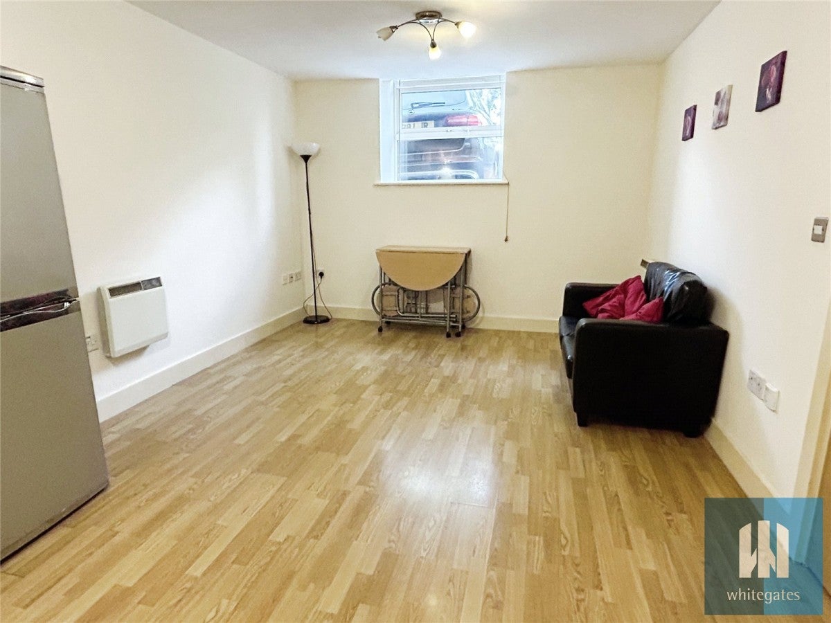 Flat Hollin Avenue in Kirklees