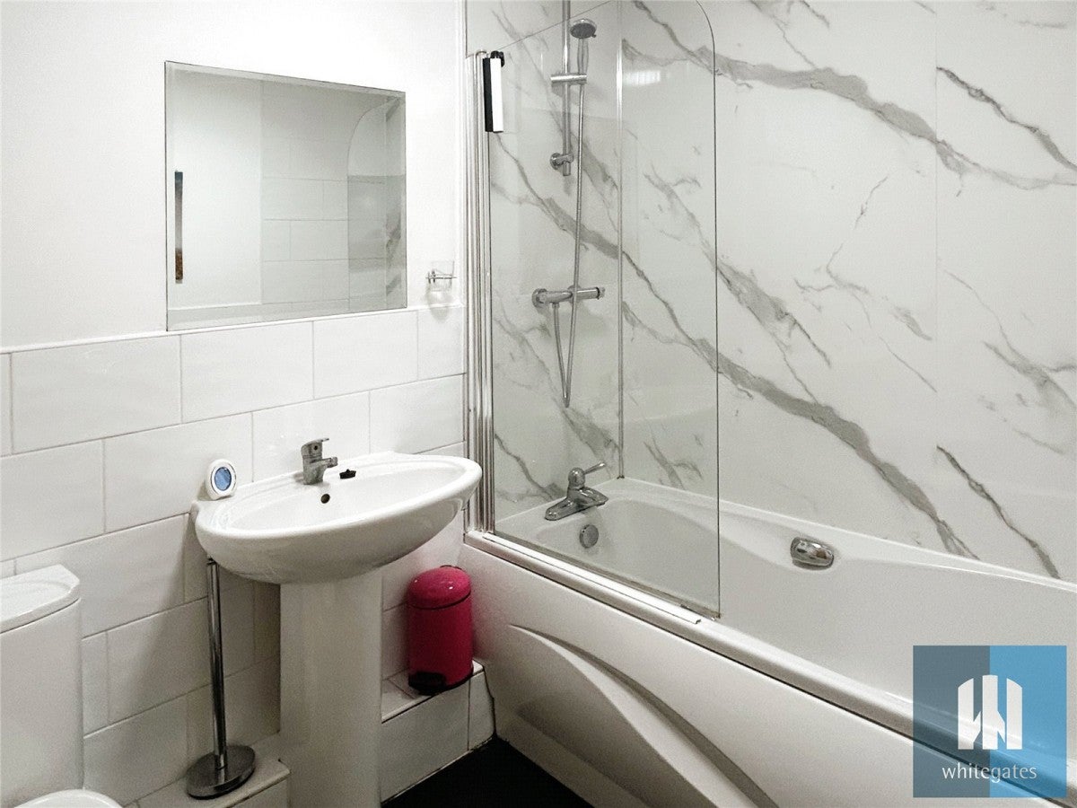 Flat Hollin Avenue in Kirklees