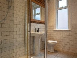 Room Cawdor Road in Manchester