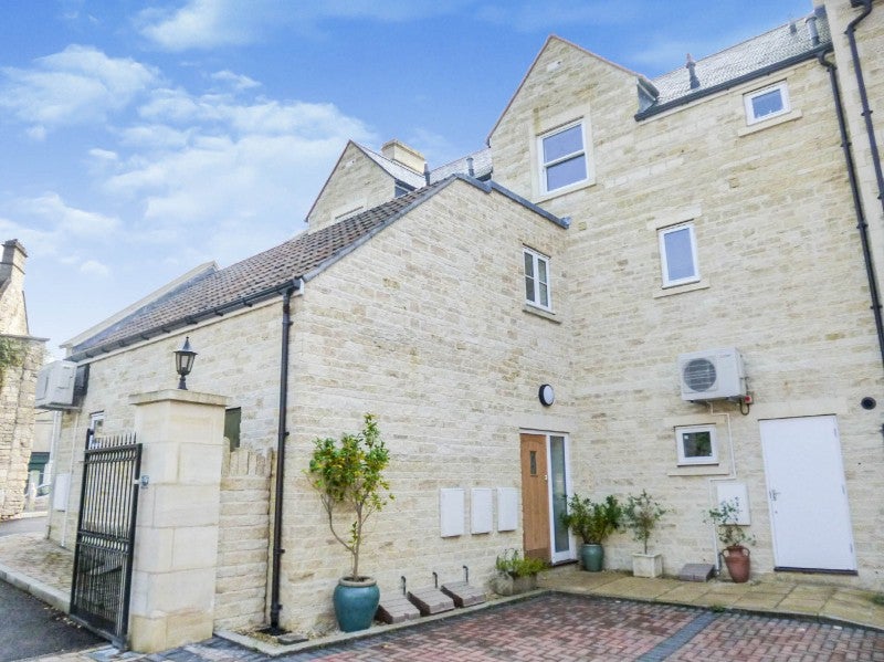 Flat Station Approach in Bradford-on-Avon