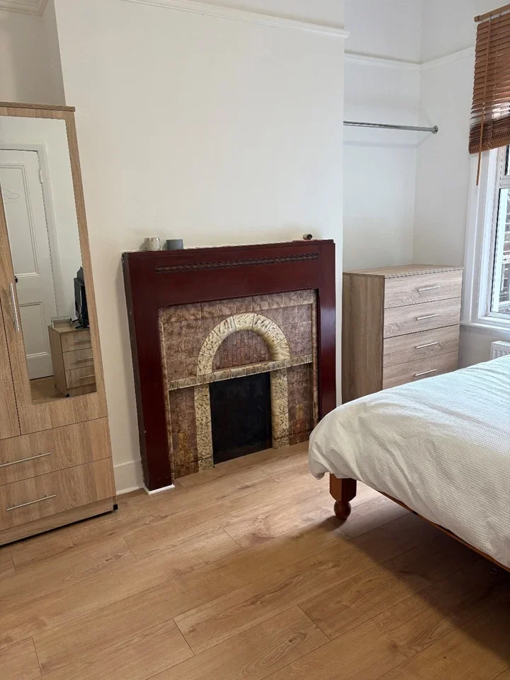 Room Comerford Road in Greater London