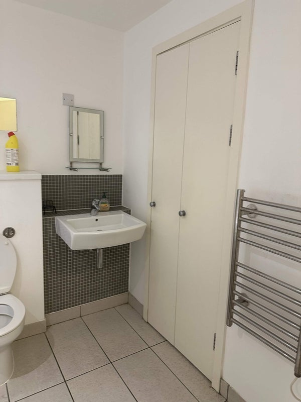 Room Annandale Road in Greater London