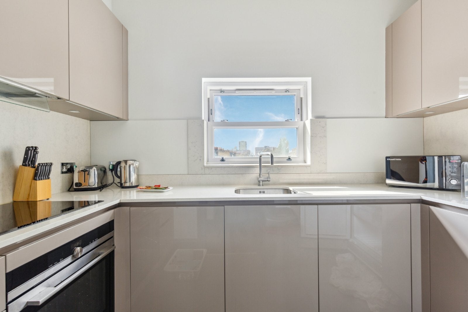 Flat Sedlescombe Road in Greater London