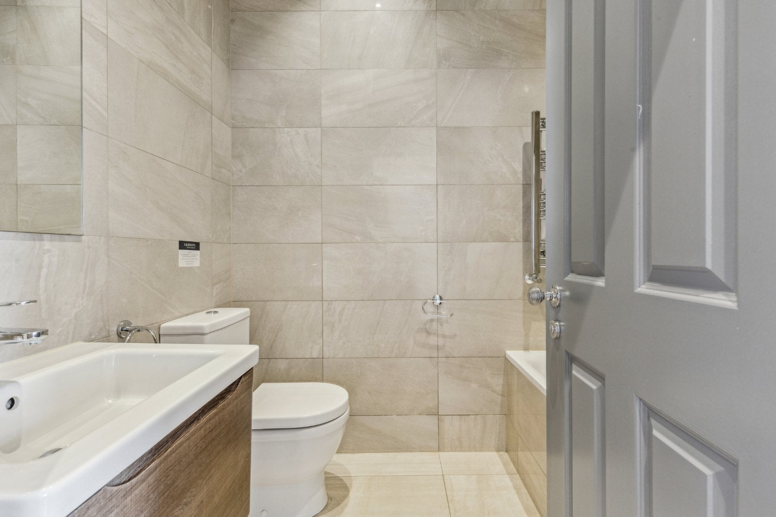 Flat Sedlescombe Road in Greater London
