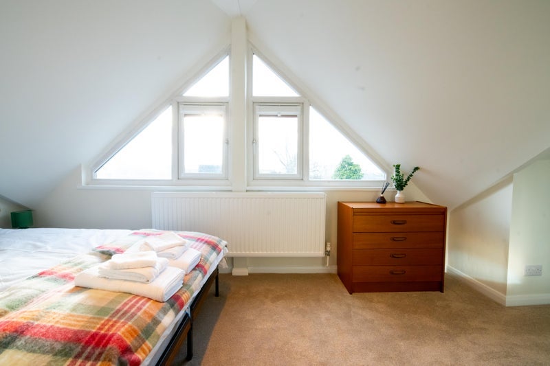 Room Bennett Road in Leeds