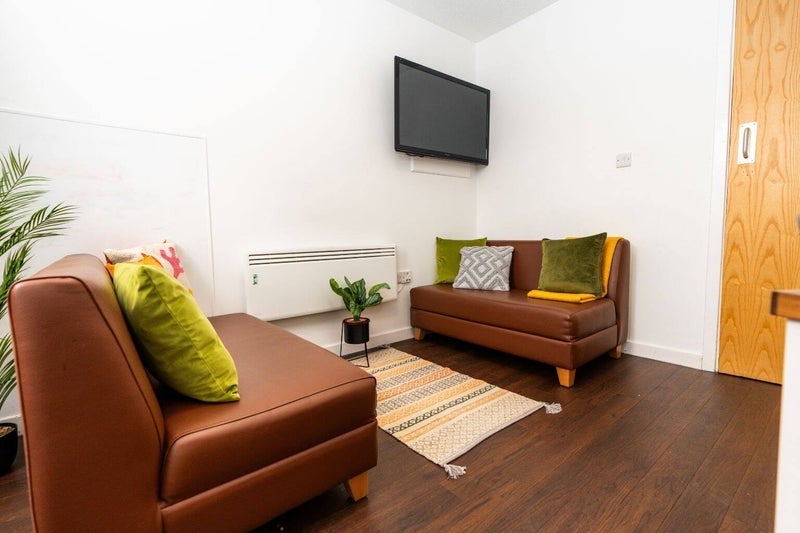 Room Gemini Road in Salford
