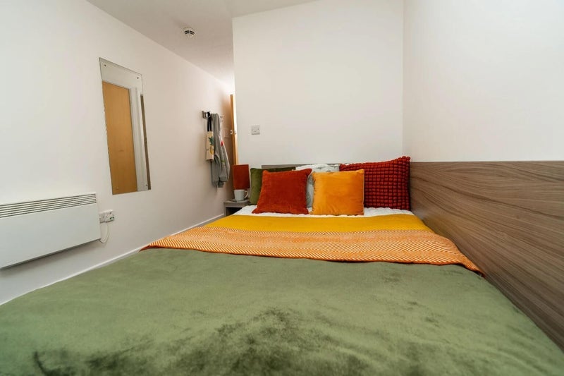 Room Gemini Road in Salford