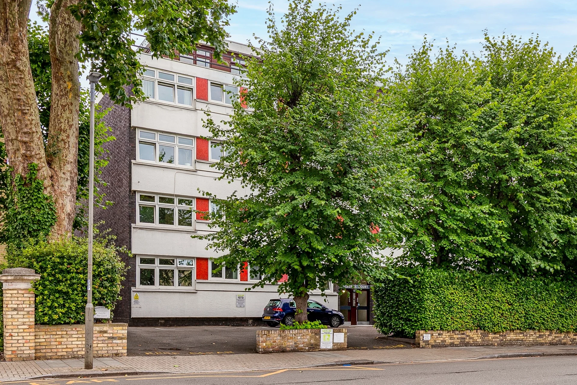 Flat Old York Road in Greater London