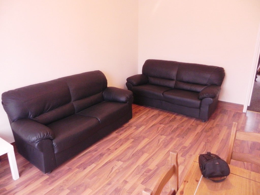 Flat Melrose Avenue in Greater London
