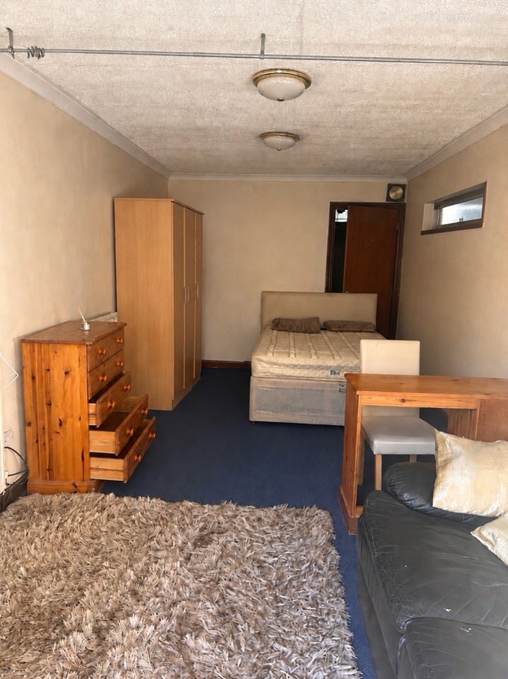 Room Serpentine Road in Birmingham