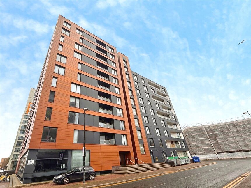 Flat Elmira Way in Salford