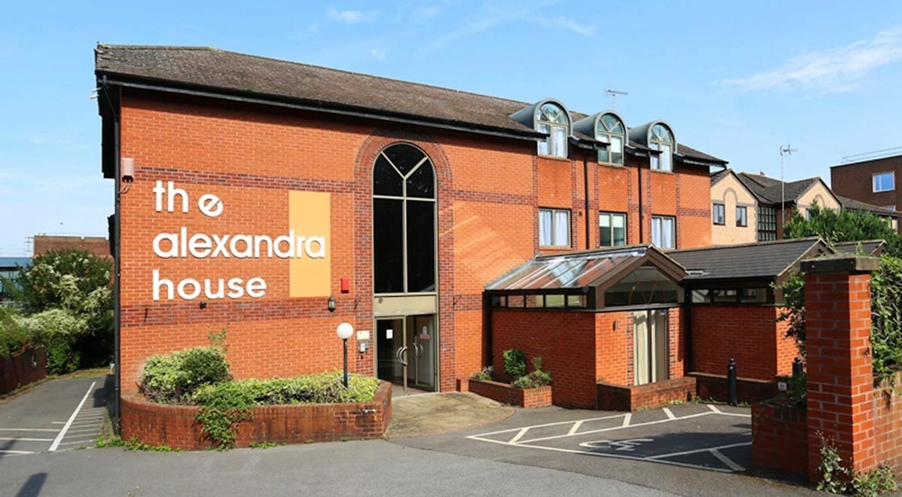 Flat Queen Alexandra Road in High Wycombe