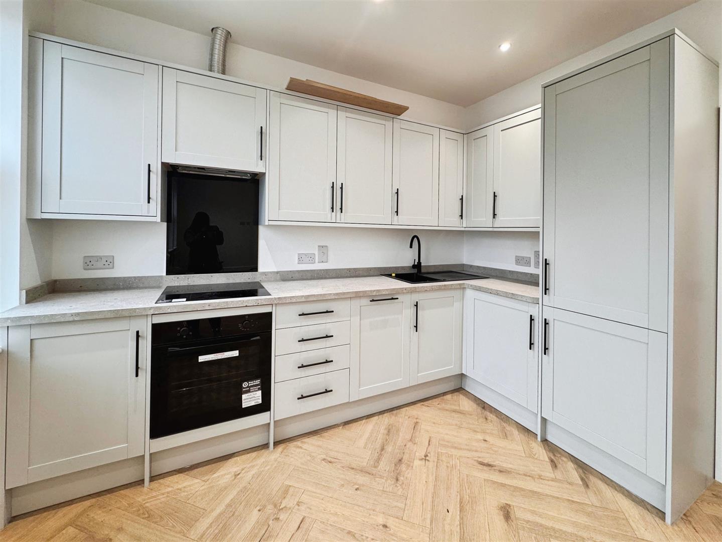Flat Leigh Road in Southend-on-Sea