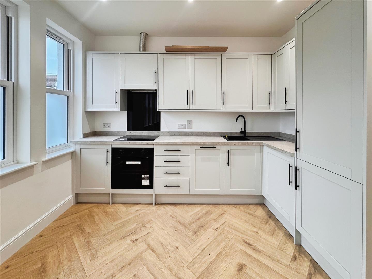Flat Leigh Road in Southend-on-Sea