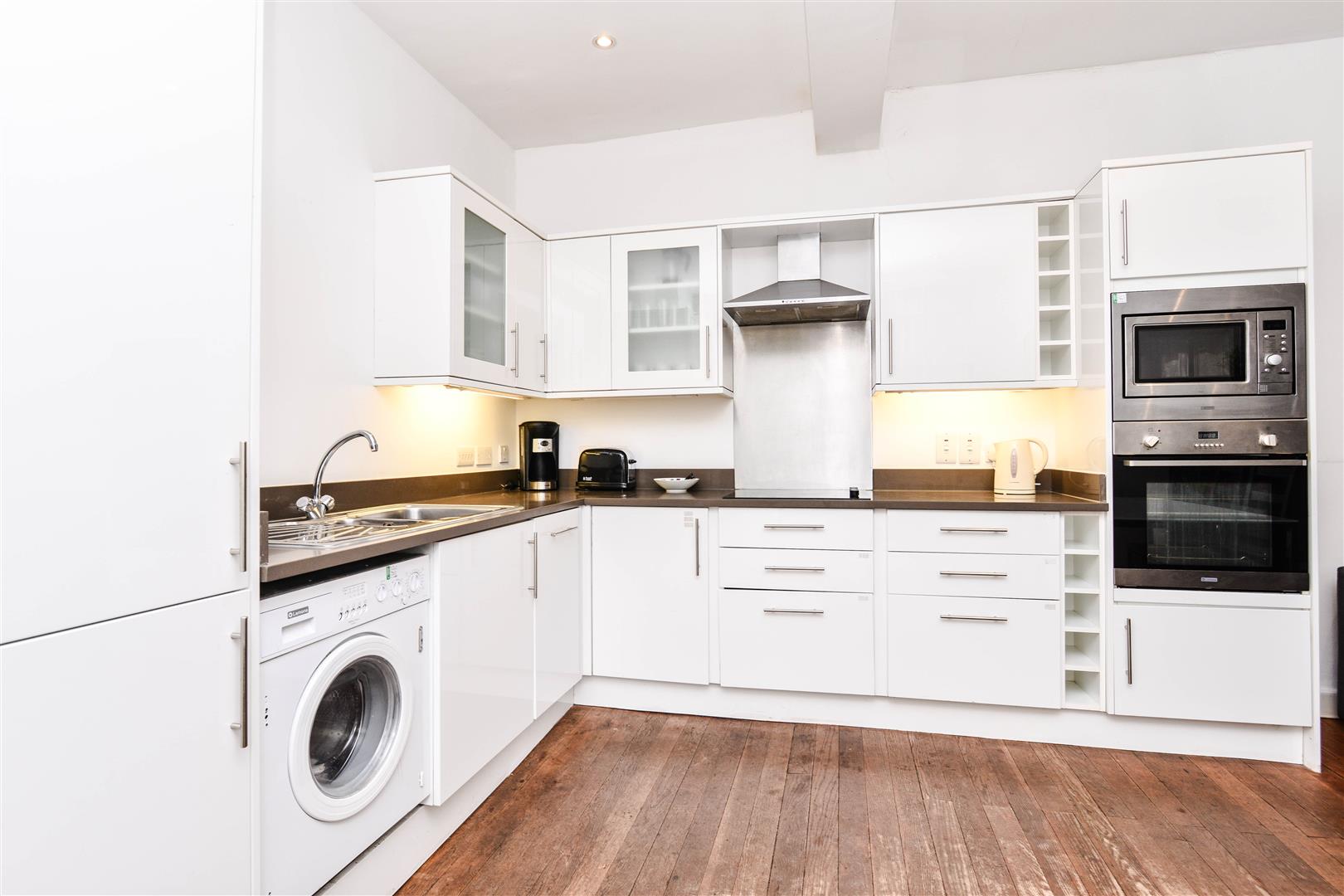 Flat Lant Street in Greater London