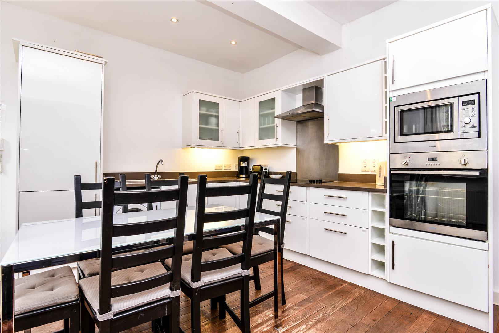 Flat Lant Street in Greater London