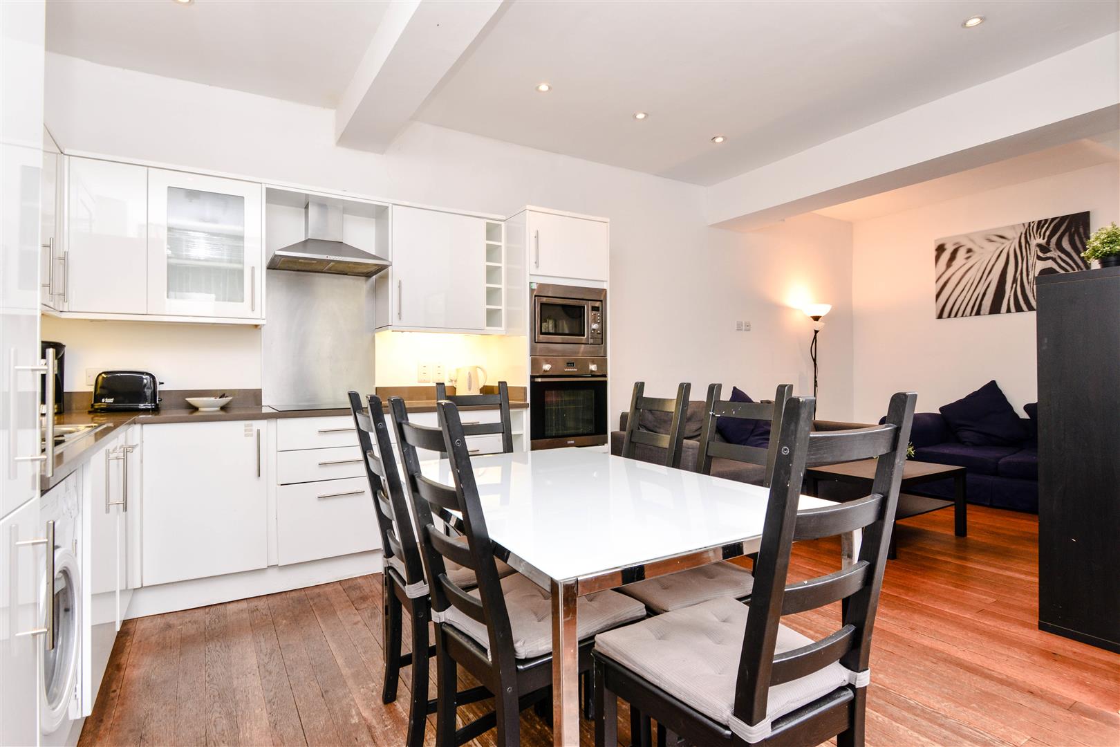 Flat Lant Street in Greater London