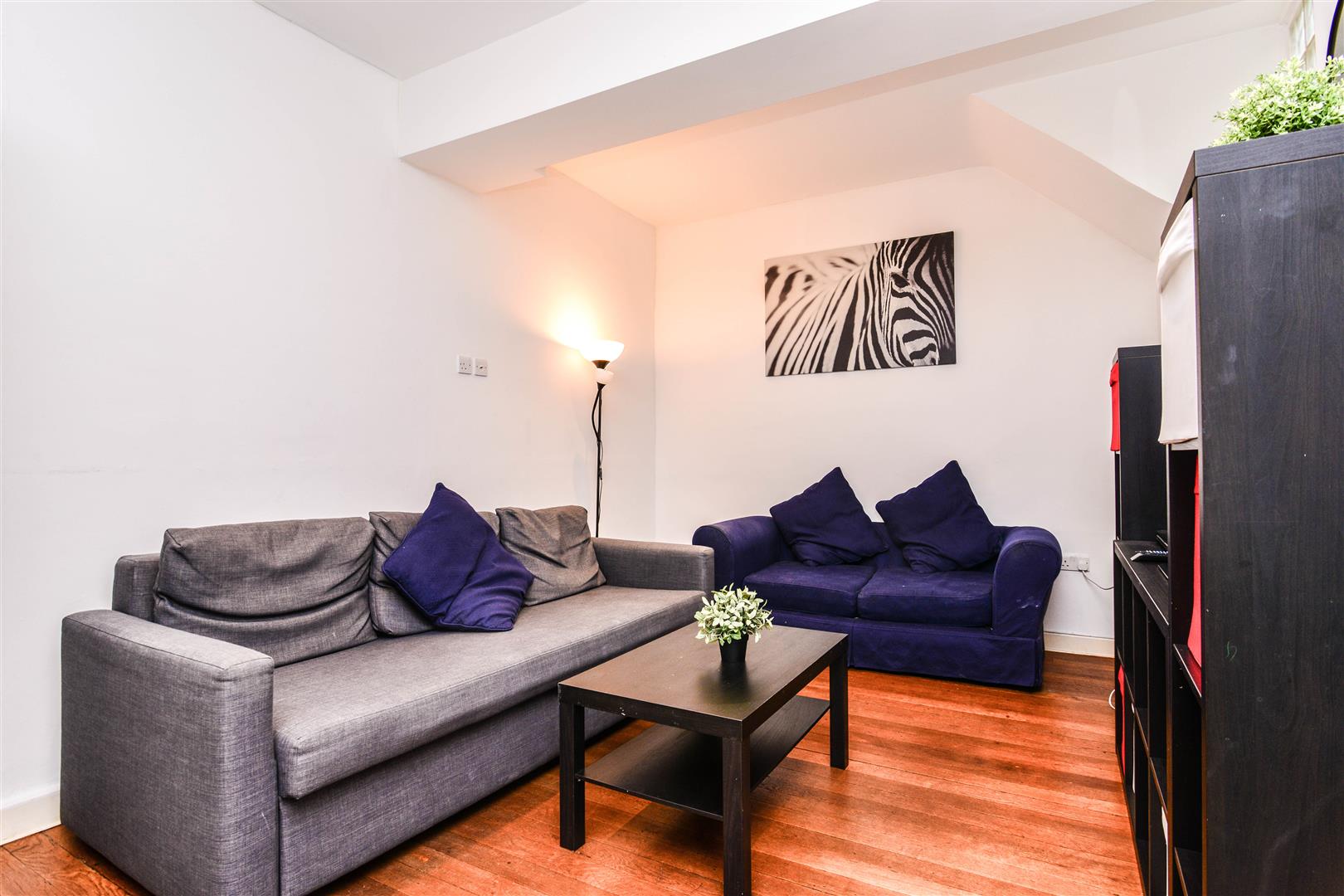 Flat Lant Street in Greater London