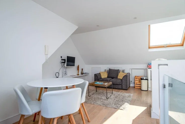 Flat Comeragh Road in Greater London
