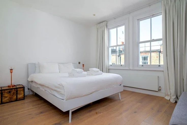 Flat Comeragh Road in Greater London