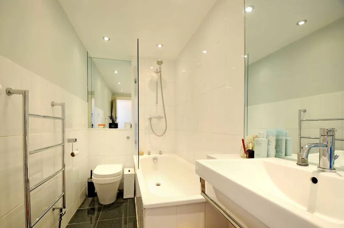 Flat Dafforne Road in Greater London