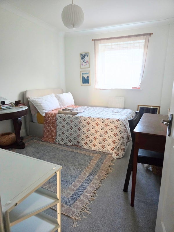 Flat Grand Union Close in City of Westminster