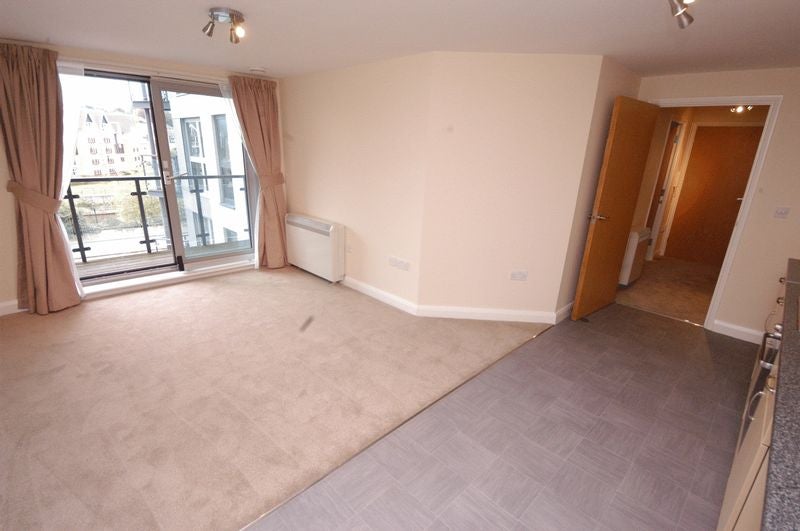 Flat Mckenzie Court in Maidstone