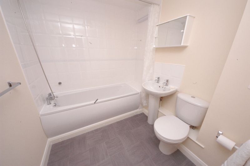 Flat Mckenzie Court in Maidstone