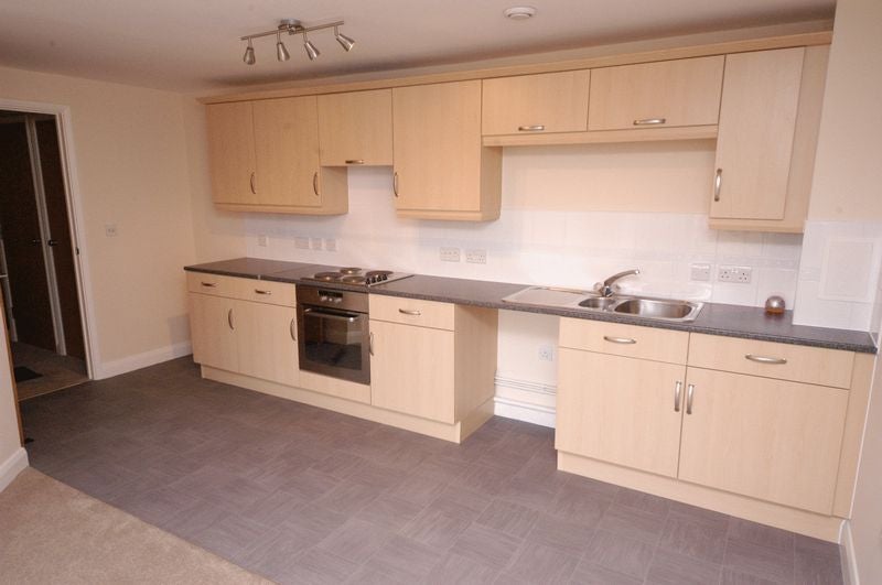 Flat Mckenzie Court in Maidstone